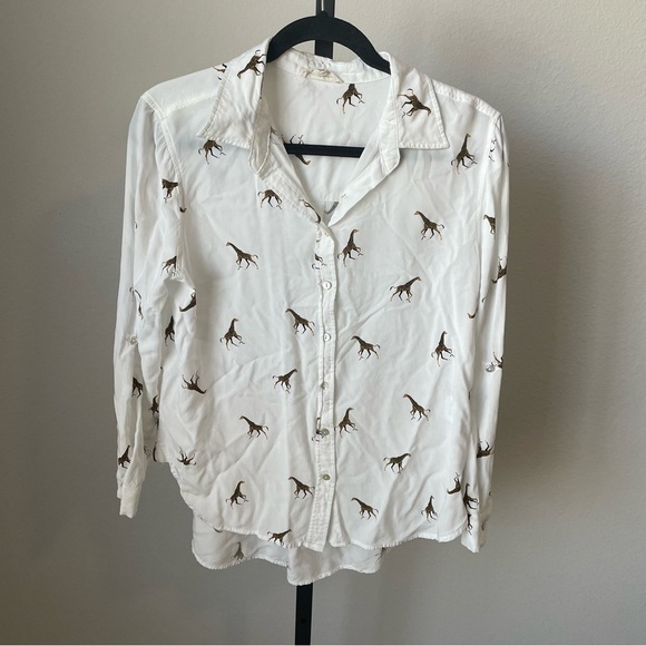 Jane and Delancey Giraffe Printed Long Sleeve Button Up Size Small - Picture 1 of 5